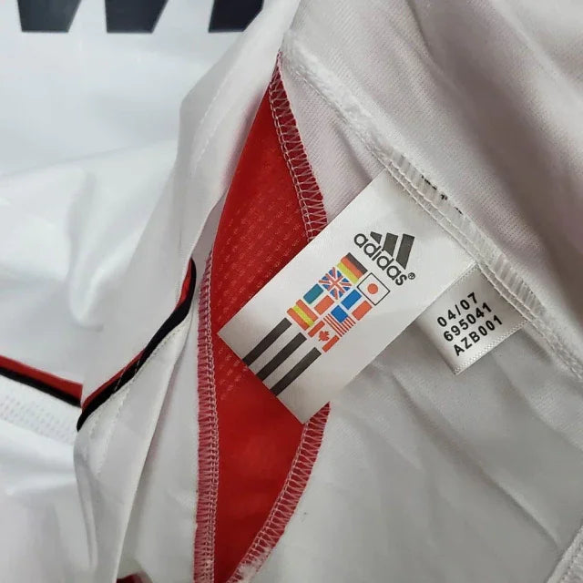 Camisa Retrô Milan 2006/2007 - Masculina Adidas - Branca com detalhes em vermelho