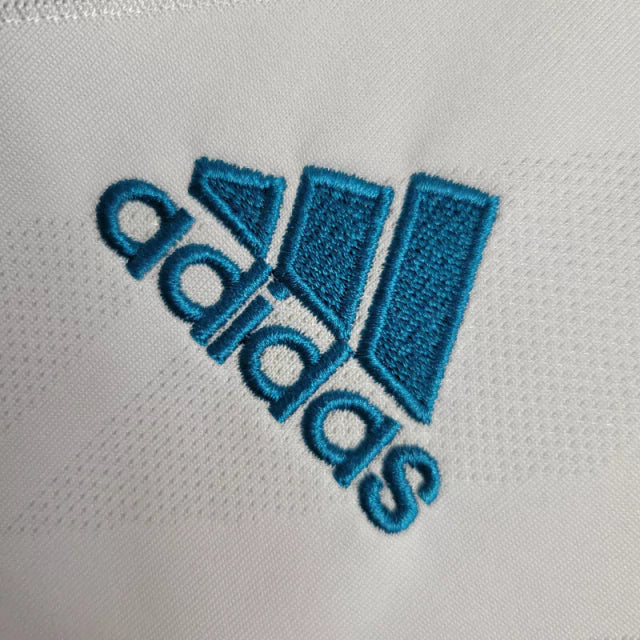 Camisa Retrô Real Madrid I 17/18 - Masculina Adidas - Branca com detalhes em azul com todos os patch