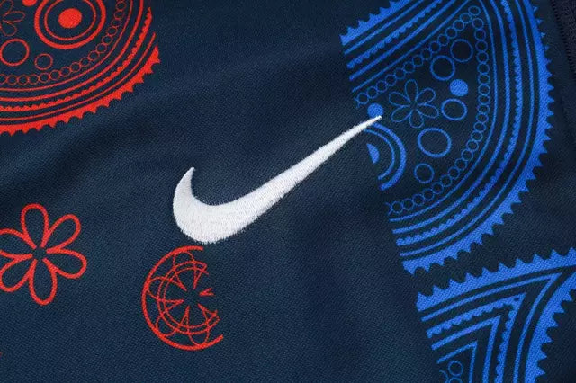 Conjunto Barcelona Treino 25/26 - Masculino Nike - Azul com detalhes em vermelho