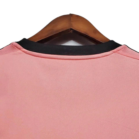 Camisa Retrô Juventus 2015/2016 - Adidas Masculina - Rosa com detalhes em preto