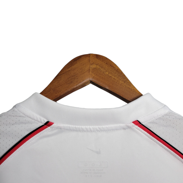 Camisa Flamengo II Retrô 2001 Torcedor Masculina - Branca com detalhes em vermelho e preto