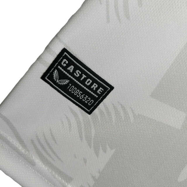 Camisa Aston Villa II 23/24 - Torcedor Castore Masculina - Branca com detalhes em vermelho