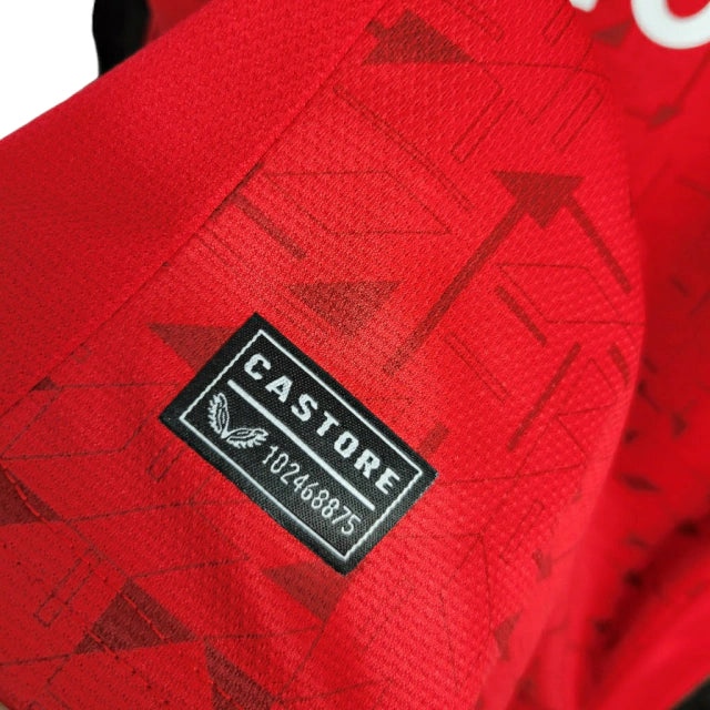 Camisa Wolverhampton II 23/24 - Torcedor Castore Masculina - Vermelha com detalhes em amarelo e branco
