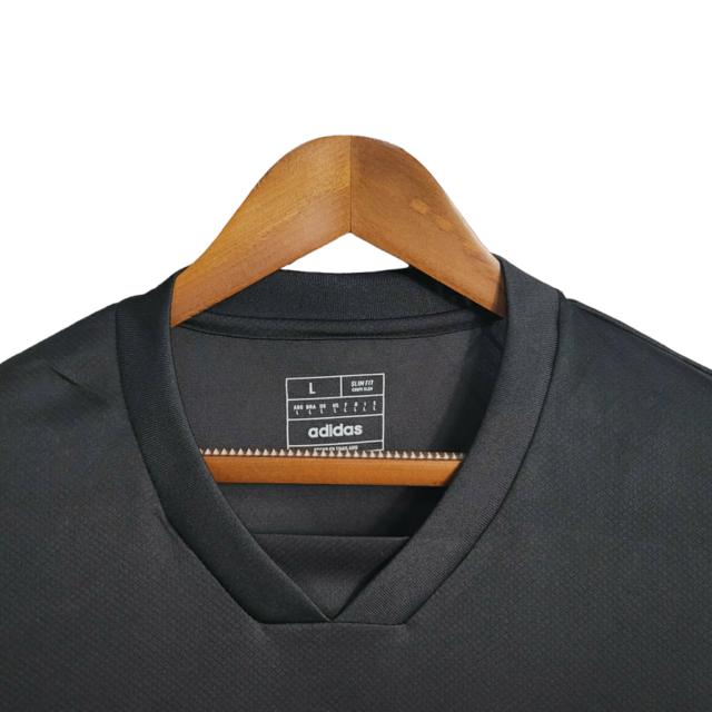 Camisa Arsenal Treino 23/24 - Torcedor Adidas Masculina - Preto com detalhes em azul e amarelo