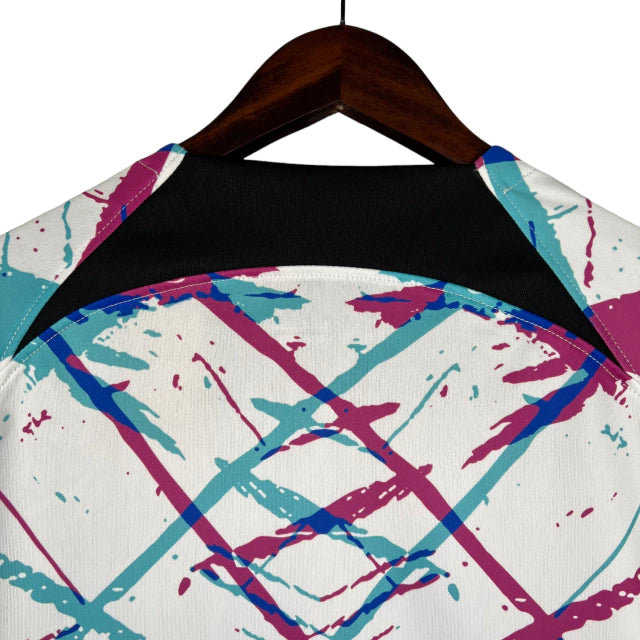 Camisa Barcelona Edição Especial 23/24 - Torcedor Nike Masculina - Branca com detalhes em preto e roxo