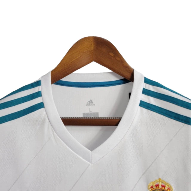Camisa Retrô Real Madrid I 17/18 - Masculina Adidas - Branca com detalhes em azul com todos os patch