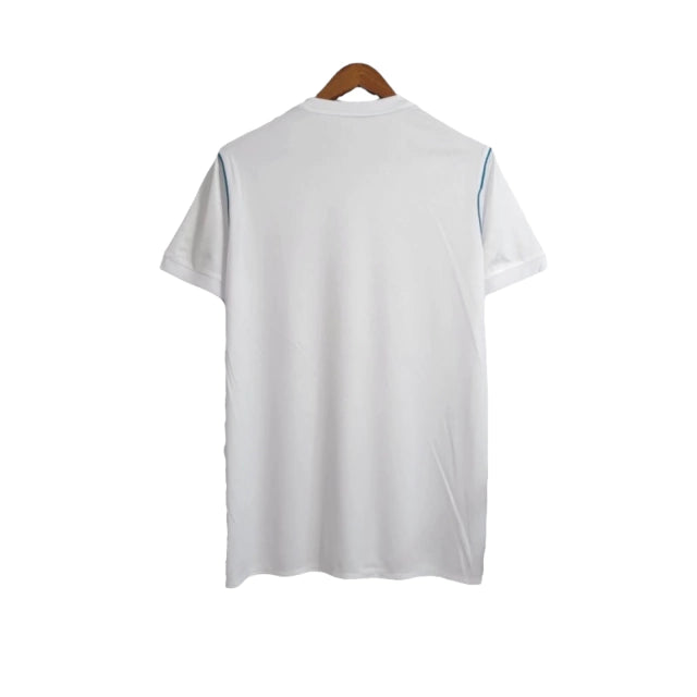 Camisa Retrô Real Madrid I 17/18 - Masculina Adidas - Branca com detalhes em azul com todos os patch