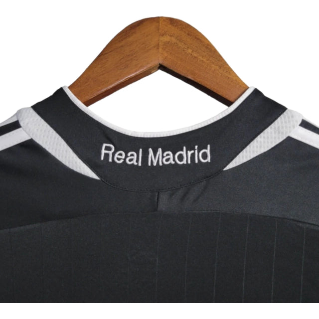 Camisa Retrô Real Madrid 06/07 - Masculina Adidas - Preta com detalhes em branco